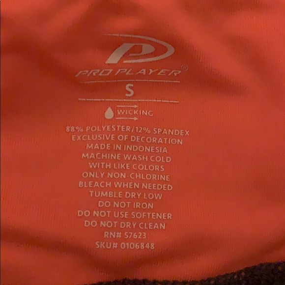 Cropped Leggings With Criss Cross Design - Picture 4 of 6